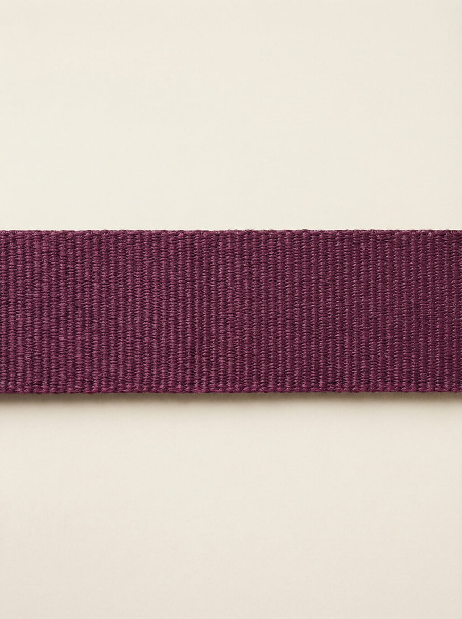 Leash handle detail on the burgundy set from WOOF