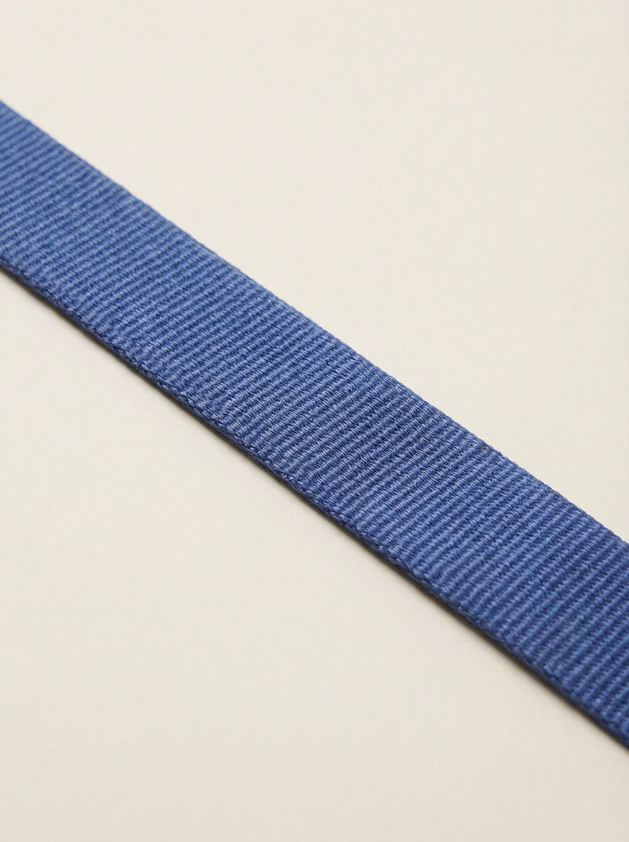 Leash handle detail on the deep blue set from WOOF