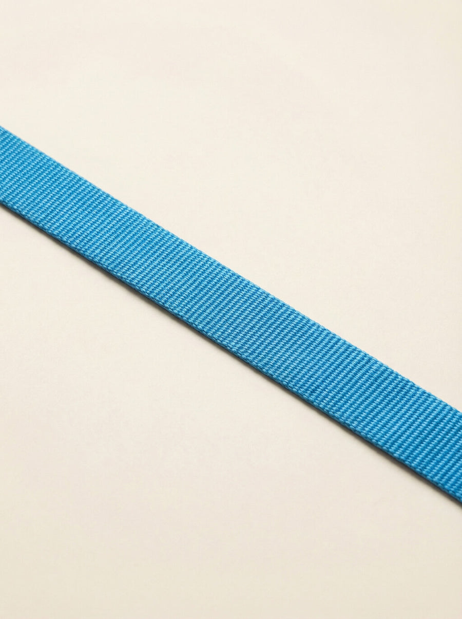 Leash handle detail on the sky blue set from WOOF