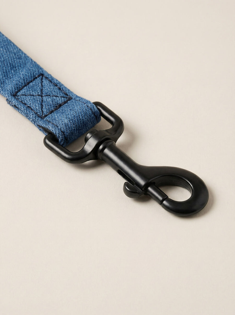 Leash handle detail on the denim look set from WOOF