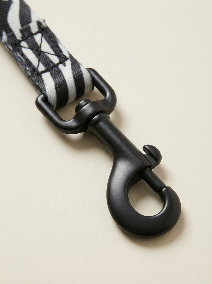 Leash handle detail on the zebra print set from WOOF